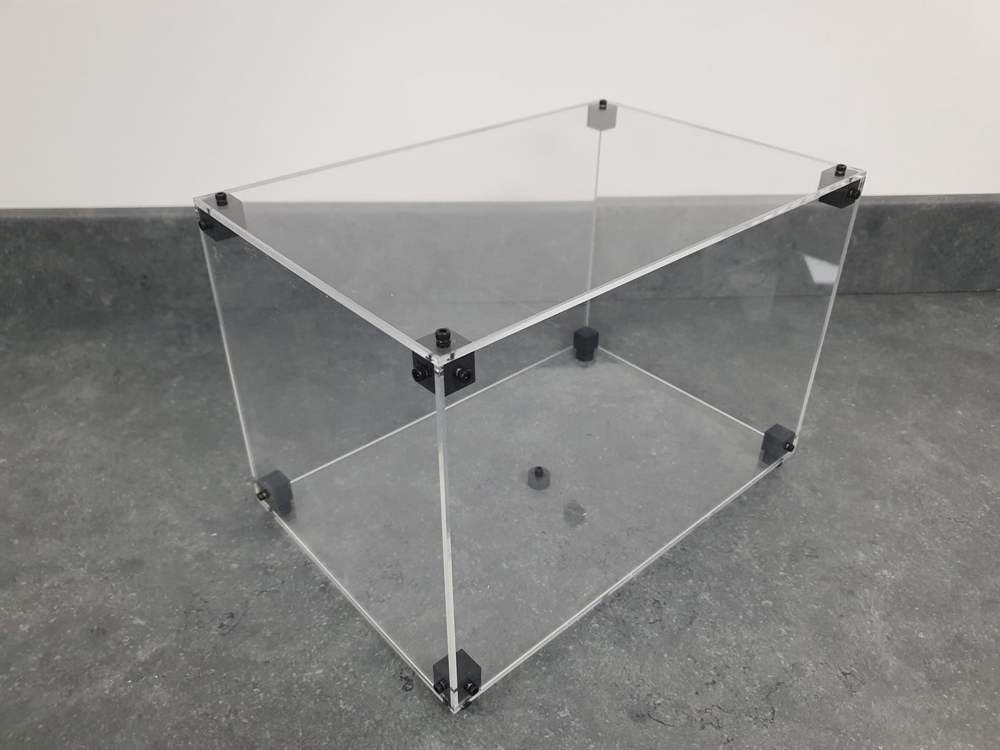 1/35 Armoured Display Case with a Base