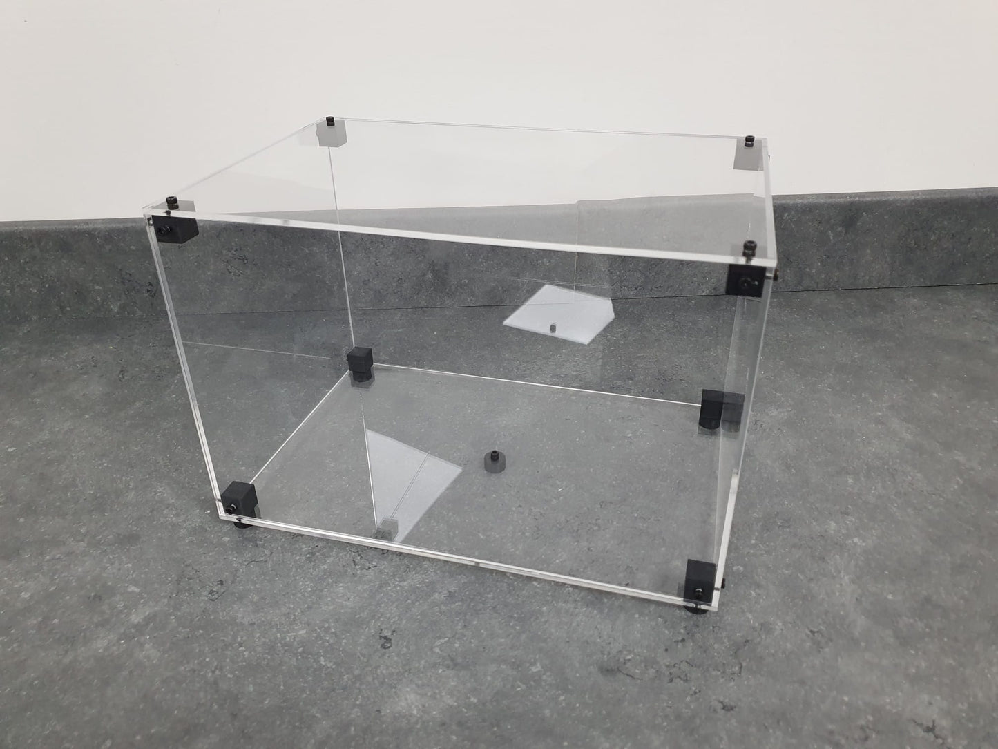 1/35 Armoured Display Case with a Base